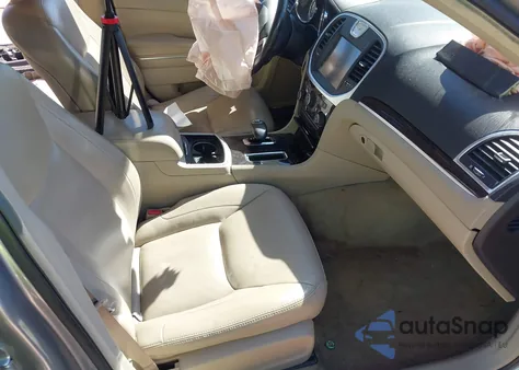 2013 Chrysler 300 Motown z USA, uszkodzony, nr VIN 2C3CCAAG3DH572482